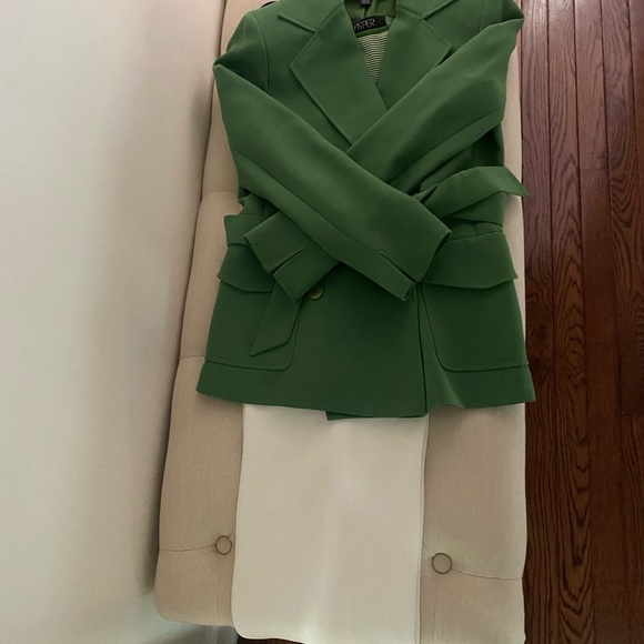 Apple green Kasper suit with a stripe shell - Picture 5 of 7